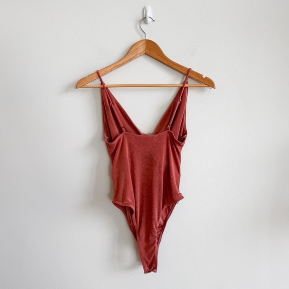 ASTR • Twist Front Thong Bodysuit in Coral Cedar - Picture 8 of 14